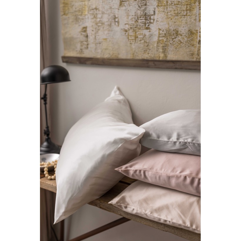 ΜΕΤΑΞΩΤΗ ΜΑΞΙΛΑΡΟΘΗΚΗ ASHLEY LATTE 65x65  100% ΜΕΤΑΞΙ ΜΟΥΡΙΑΣ