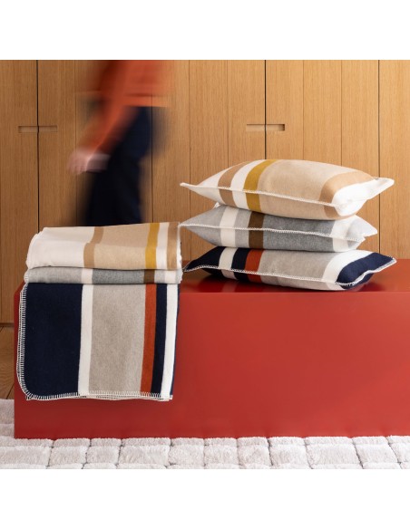 CUSHION VIVARAISE GIOIA MARINE 40X65 18%WOOL 42%ACRYLIQUE 30%POLYESTER 10%COTTON