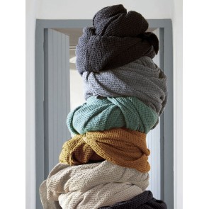 THROW VIVARAISE MAIA NAVY 180x260 100% RECYCLED COTTON 2